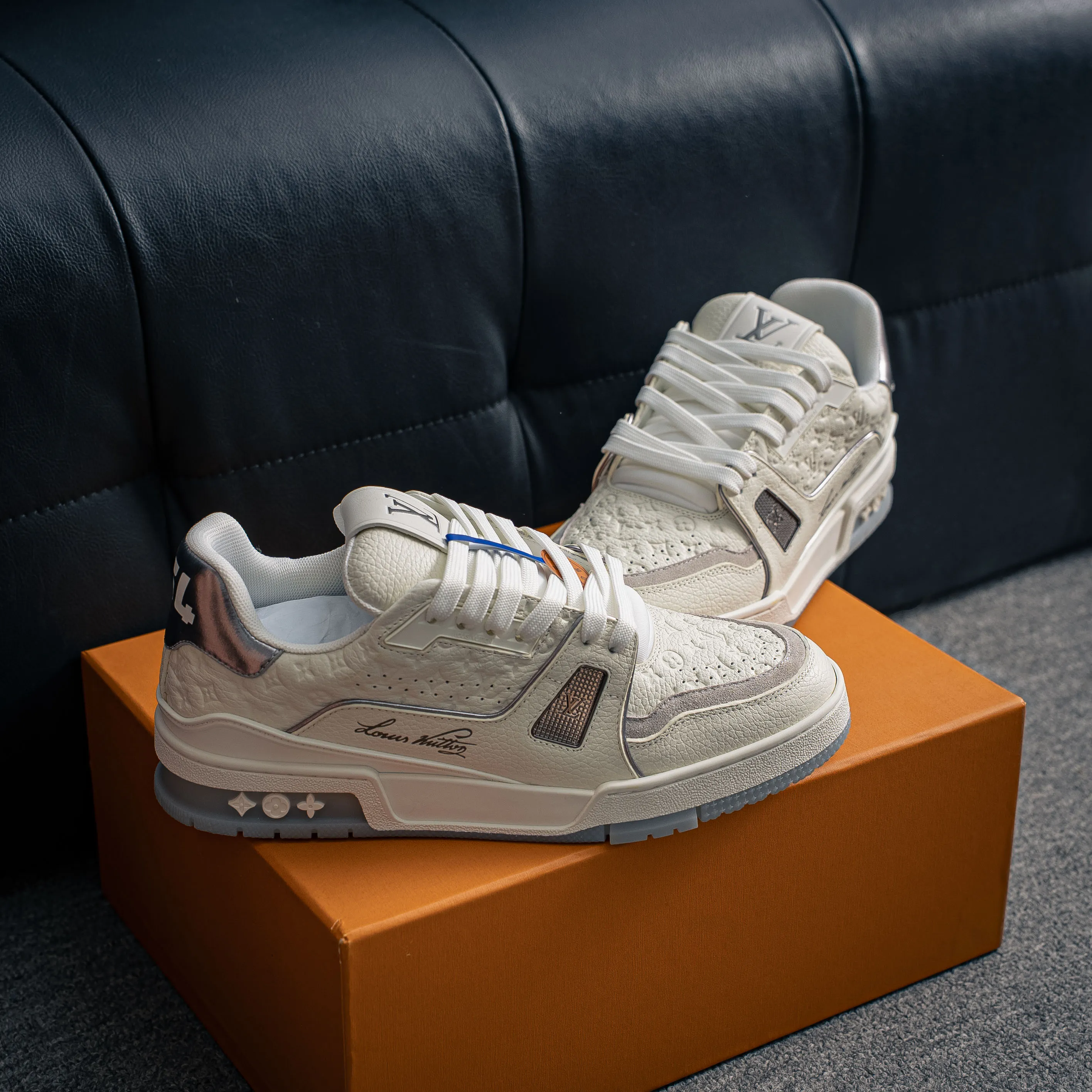 # LV- - trainer 2026 New Arrival 1：1 ！！ Shoes Cowhide Leather ， LOGO ， Breathable ， 。